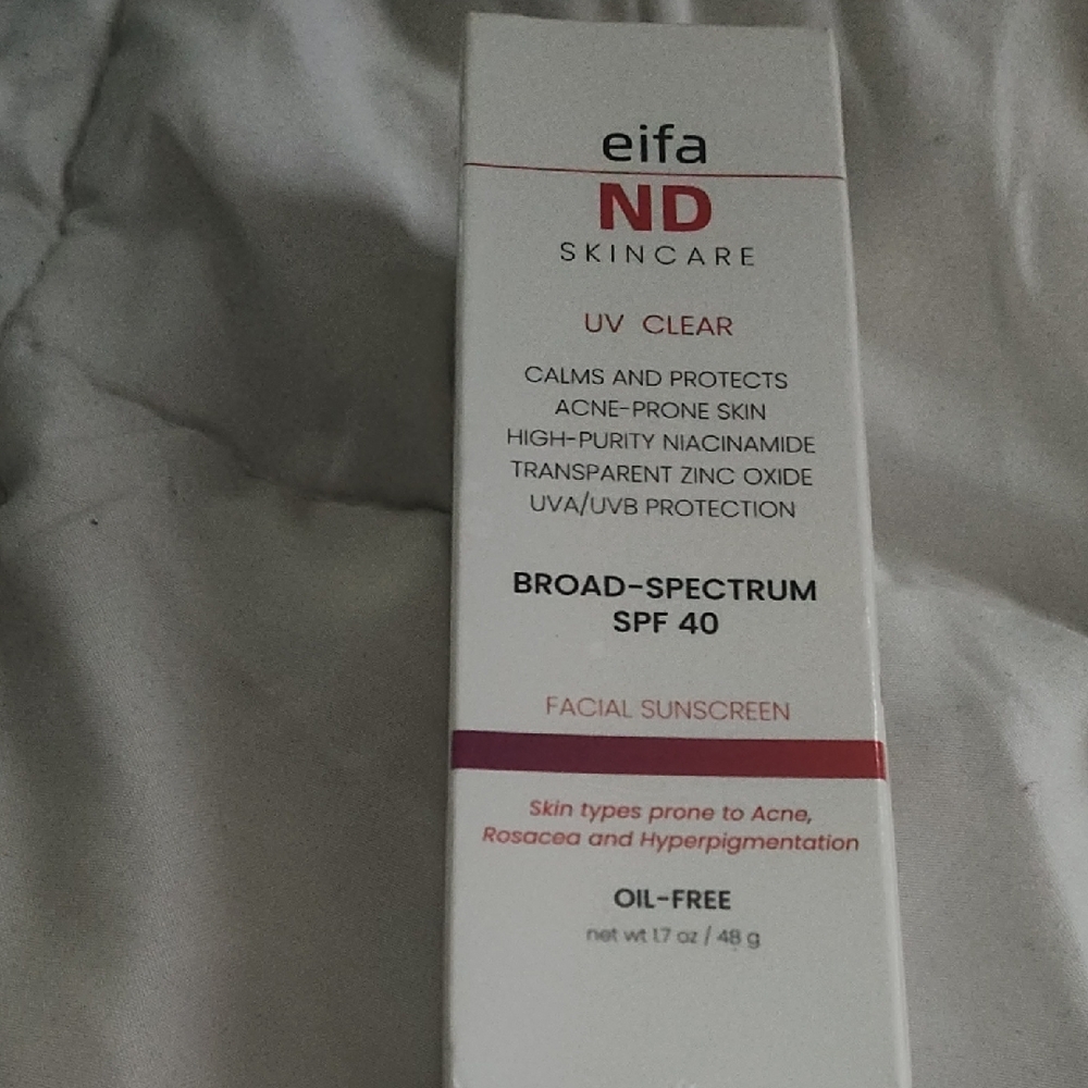 Skincare UV Clear Facial Sunscreen SPF 40 - White